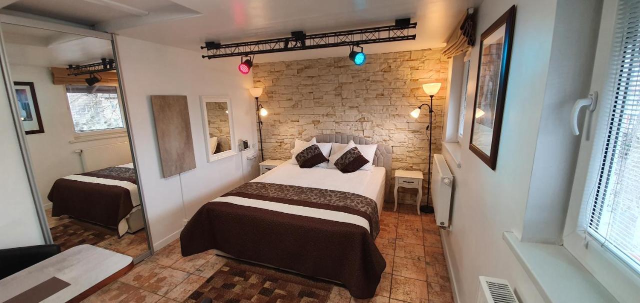 Aparthotel 3 ,, Cosy House Studio" & Parking Kaunas Exterior foto